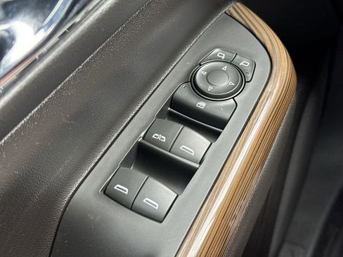 Certified 2023 GMC Acadia SLE w/ Driver Convenience Package image 14