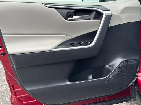 Used 2021 Toyota RAV4 XLE image 10