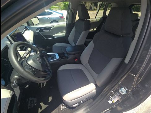 Used 2024 Toyota RAV4 XLE AWD/4WD image 27
