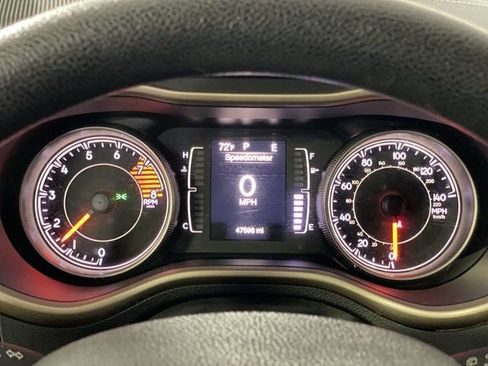 Used 2018 Jeep Cherokee Latitude FWD image 11