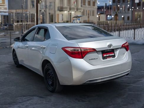 Used 2017 Toyota Corolla LE FWD image 5