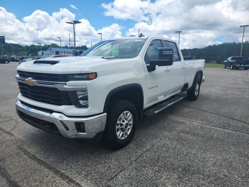 Used 2025 Chevrolet Silverado 2500 LT w/ Convenience Package AWD/4WD image 9