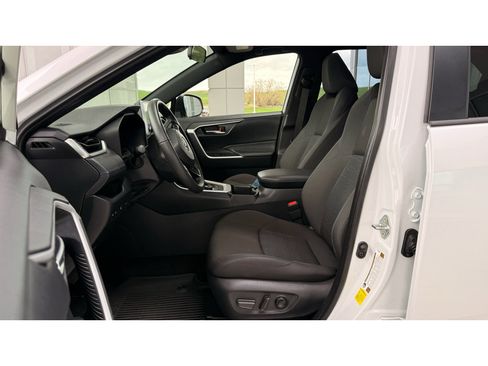 Used 2025 Toyota RAV4 SE w/ Convenience Package image 13