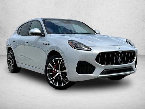 Used 2023 Maserati Grecale GT image 12