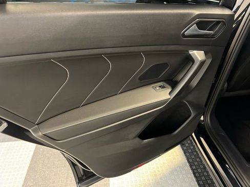 Certified 2022 Volkswagen Tiguan SE FWD image 17