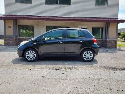 Used 2009 Toyota Yaris 4-Door Hatchback FWD image 1