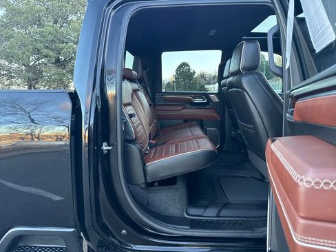Used 2024 GMC Sierra 2500 Denali Ultimate image 27