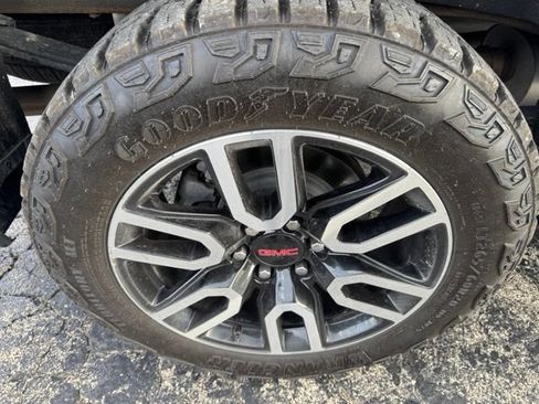 Used 2022 GMC Sierra 1500 AT4 w/ AT4 Premium Package AWD/4WD image 6