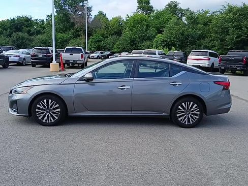 Used 2023 Nissan Altima 2.5 SV FWD image 5