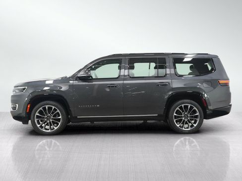 Used 2022 Jeep Wagoneer Series III w/ Premium Group I AWD/4WD image 2
