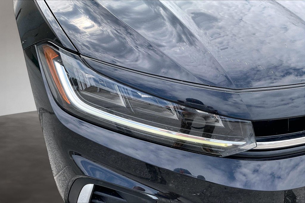 Used 2025 Volkswagen Jetta SE FWD image 30