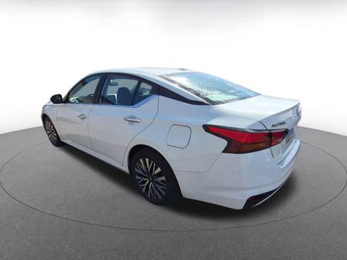 Used 2025 Nissan Altima 2.5 SV image 5