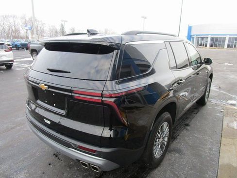 Used 2025 Chevrolet Traverse LT image 5