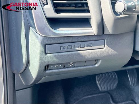 Used 2025 Nissan Rogue S FWD image 13