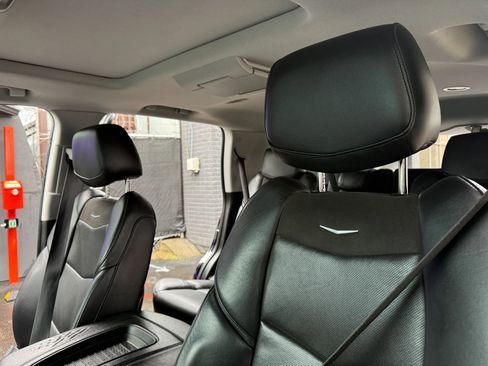 Used 2018 Cadillac Escalade Luxury AWD/4WD image 11