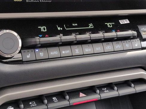 Used 2026 Toyota Sequoia Platinum AWD/4WD image 15