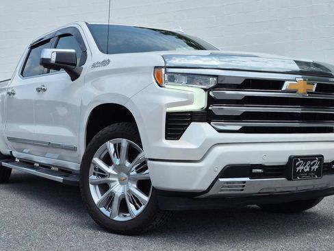 Used 2025 Chevrolet Silverado 1500 High Country w/ Technology Package AWD/4WD image 29