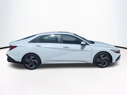 New 2026 Hyundai Elantra Limited FWD image 4