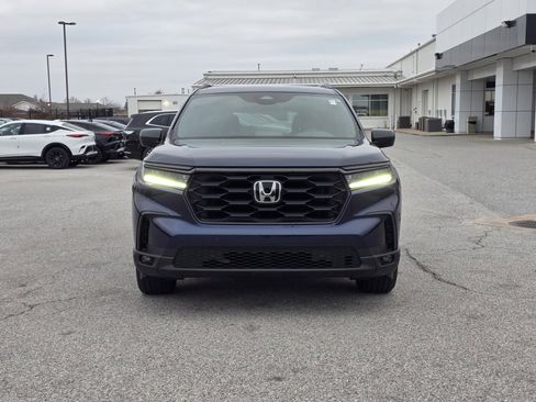 Used 2025 Honda Pilot Sport image 2