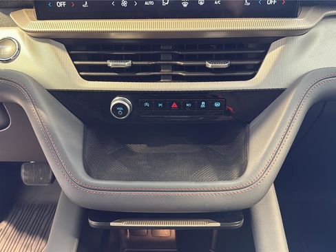Certified 2025 Ford Explorer Active AWD/4WD image 26