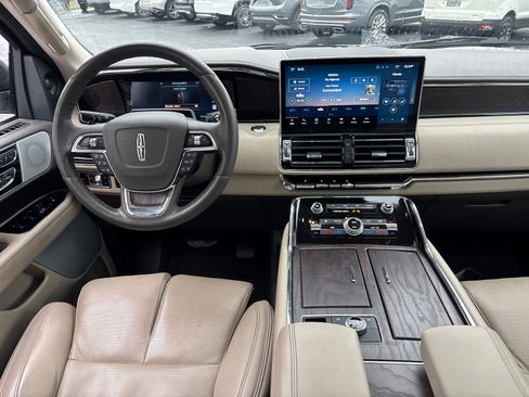 Certified 2023 Lincoln Navigator Reserve AWD/4WD image 27