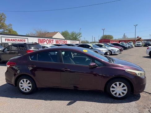 Used 2017 Kia Forte LX image 4