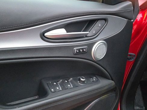 Used 2022 Alfa Romeo Stelvio Veloce image 22