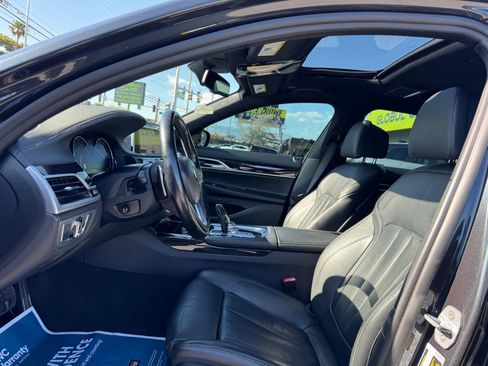 Used 2019 BMW 740i w/ M Sport Package RWD image 11