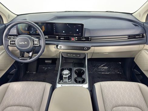Used 2025 Kia Carnival EX image 12