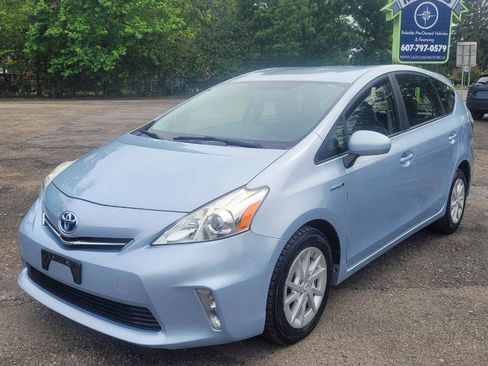 Used 2014 Toyota Prius V Three FWD image 4