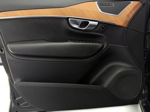 Used 2025 Volvo XC90 B6 Plus image 12