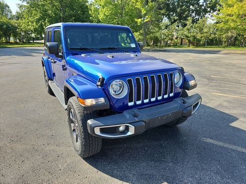 Used 2018 Jeep Wrangler Unlimited Sahara AWD/4WD image 8