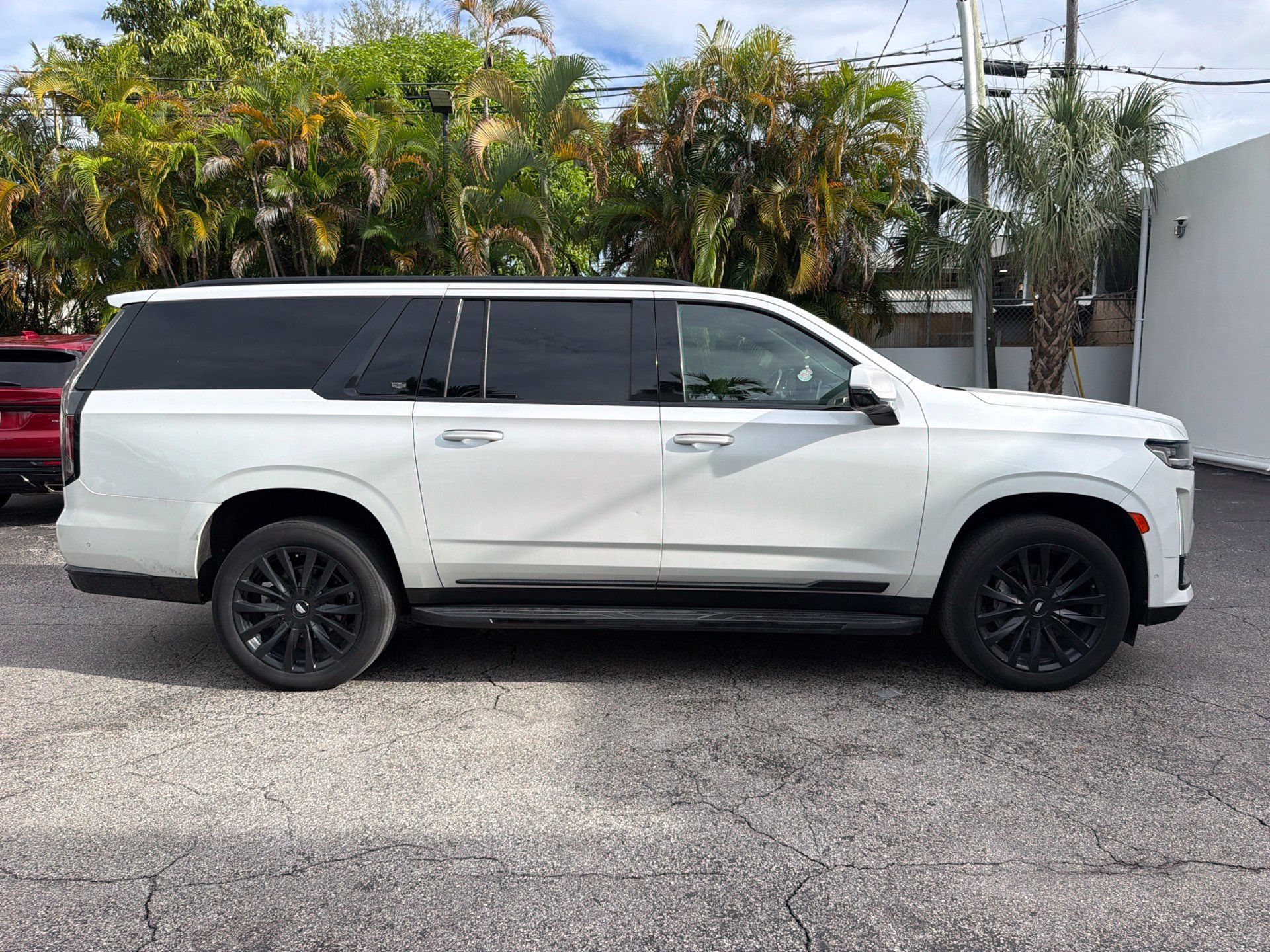 Used 2021 Cadillac Escalade ESV Premium Luxury AWD/4WD image 7