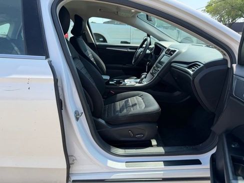 Used 2016 Ford Fusion SE FWD image 9