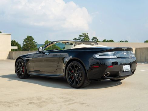 Used 2013 Aston Martin V8 Vantage Roadster RWD image 16