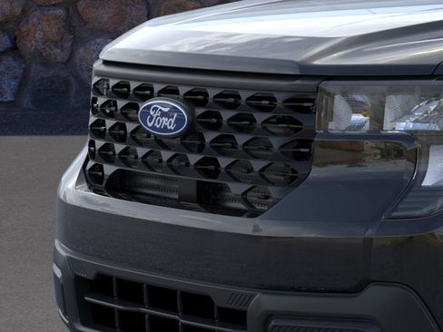 New 2025 Ford Maverick XL image 18