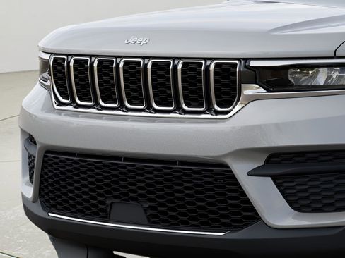 New 2025 Jeep Grand Cherokee Laredo X w/ Luxury Tech Group I image 11