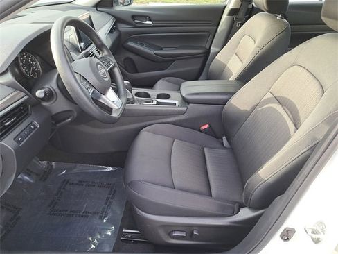 Used 2025 Nissan Altima 2.5 SV image 17