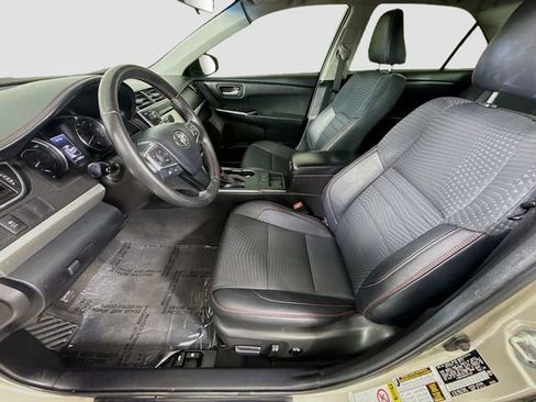 Used 2015 Toyota Camry SE w/ Moonroof Package image 19