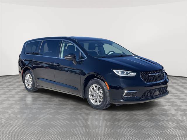 Used 2024 Chrysler Pacifica Touring-L FWD image 5