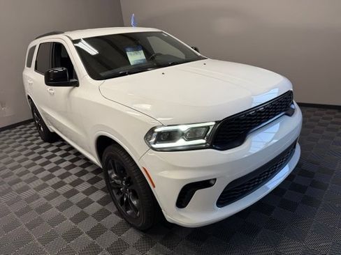 Used 2023 Dodge Durango GT w/ Blacktop Package AWD/4WD image 2