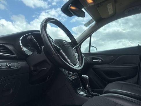 Used 2022 Buick Encore Preferred image 35