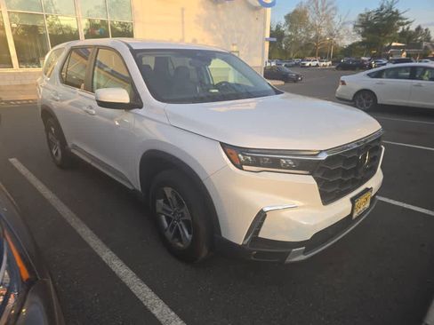 Used 2023 Honda Pilot EX-L image 3