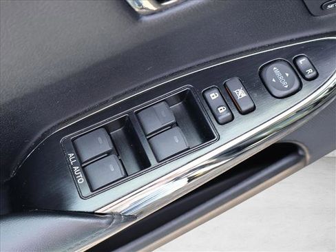 Used 2016 Toyota Avalon Limited w/ Toyota Safety Sense Package FWD image 11