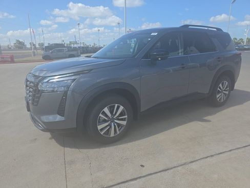 New 2026 Nissan Pathfinder SL FWD image 2
