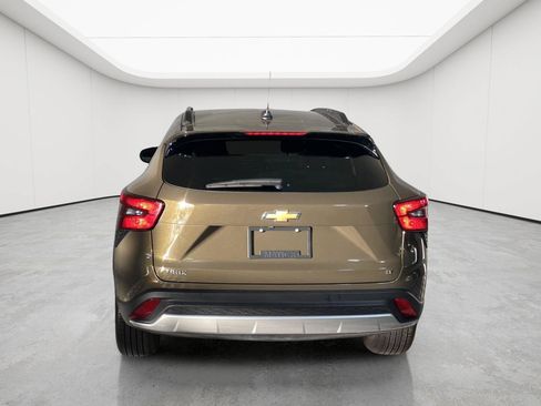 Used 2024 Chevrolet Trax LT w/ Driver Confidence Package FWD image 5