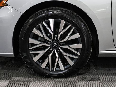 Used 2024 Nissan Altima 2.5 SV image 18