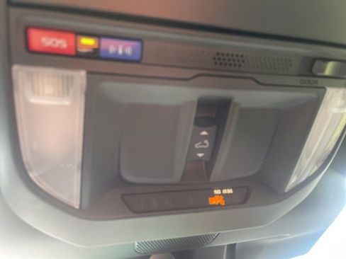 Used 2025 Subaru Forester Premium AWD/4WD image 32