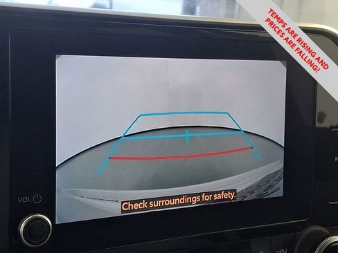 Used 2023 Toyota Highlander LE image 21