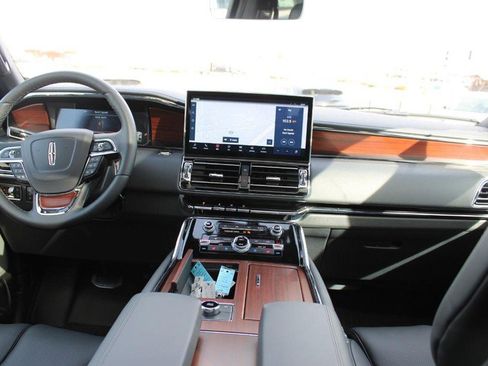 Certified 2023 Lincoln Navigator Reserve image 15